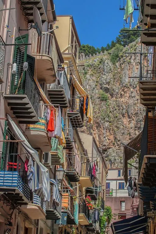 La Triscele Apartment Cefalu